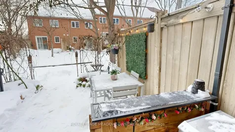 1591 South Parade Court Mississauga ON L5M 6G1