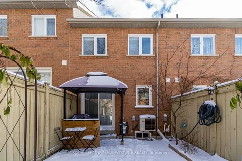 1591 South Parade Court Mississauga ON L5M 6G1