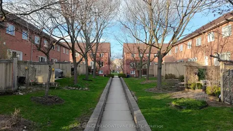 1591 South Parade Court Mississauga ON L5M 6G1