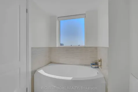 1140 Parkwest Place Mississauga ON L5E 3K9