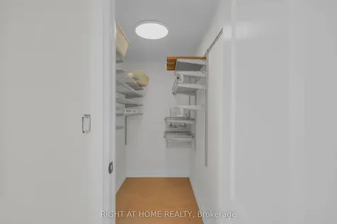 1140 Parkwest Place Mississauga ON L5E 3K9