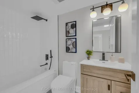 1140 Parkwest Place Mississauga ON L5E 3K9