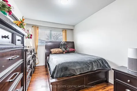 7260 Redfox Road Mississauga ON L4T 2L8