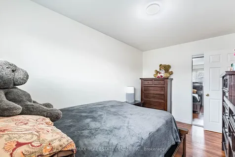 7260 Redfox Road Mississauga ON L4T 2L8