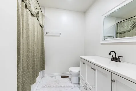 7260 Redfox Road Mississauga ON L4T 2L8