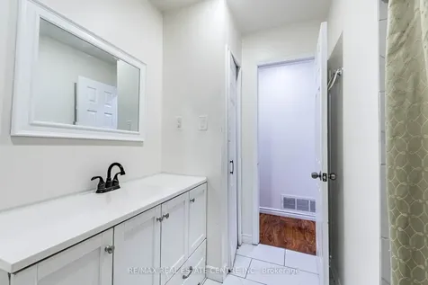 7260 Redfox Road Mississauga ON L4T 2L8
