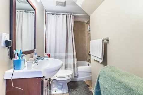 7260 Redfox Road Mississauga ON L4T 2L8
