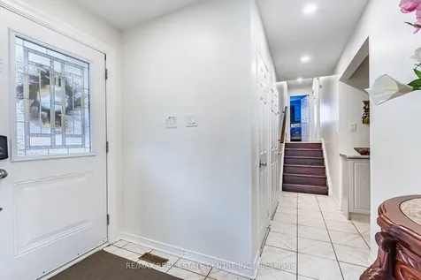 7260 Redfox Road Mississauga ON L4T 2L8