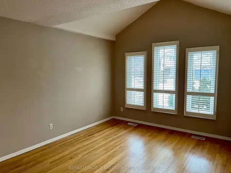 1328 Eddie Shain Drive Oakville ON L6J 7C9