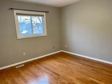 1328 Eddie Shain Drive Oakville ON L6J 7C9