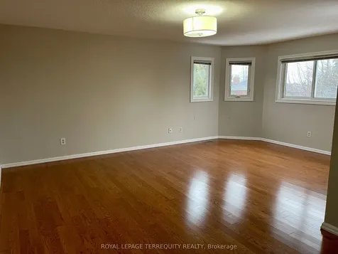 1328 Eddie Shain Drive Oakville ON L6J 7C9