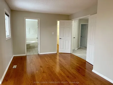 1328 Eddie Shain Drive Oakville ON L6J 7C9