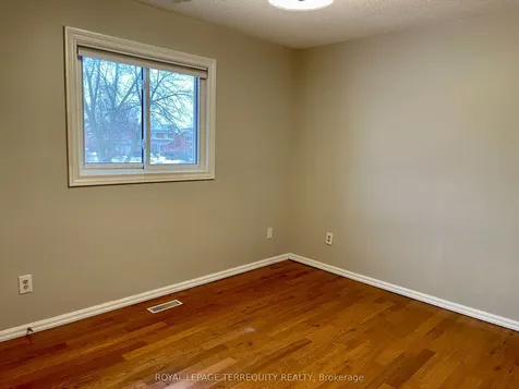 1328 Eddie Shain Drive Oakville ON L6J 7C9