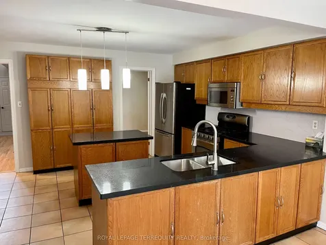 1328 Eddie Shain Drive Oakville ON L6J 7C9