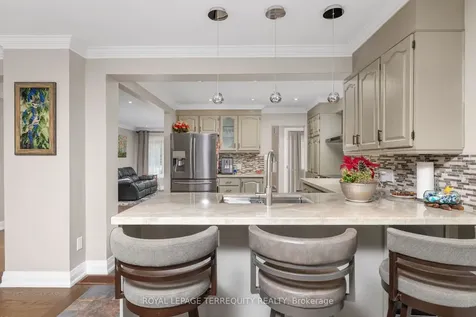 582 Hyacinthe Boulevard Mississauga ON L5A 2C3