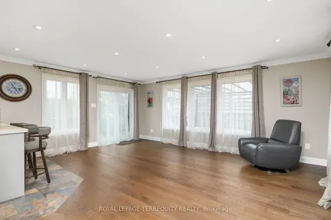 582 Hyacinthe Boulevard Mississauga ON L5A 2C3