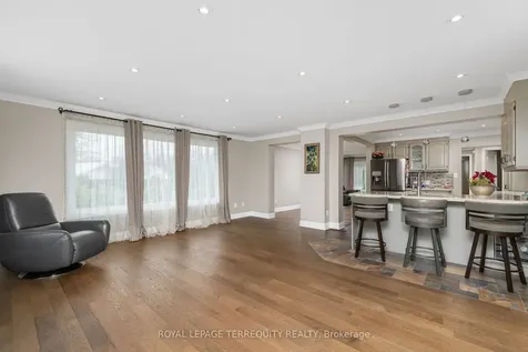 582 Hyacinthe Boulevard Mississauga ON L5A 2C3