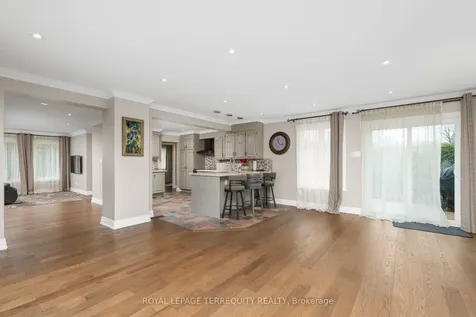 582 Hyacinthe Boulevard Mississauga ON L5A 2C3