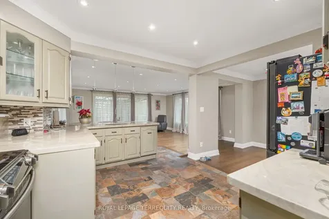 582 Hyacinthe Boulevard Mississauga ON L5A 2C3