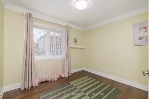 582 Hyacinthe Boulevard Mississauga ON L5A 2C3