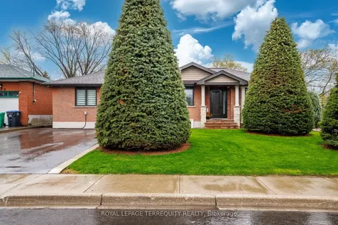 582 Hyacinthe Boulevard Mississauga ON L5A 2C3