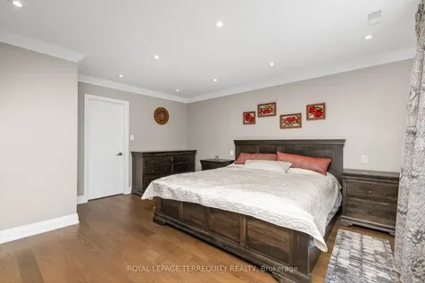 582 Hyacinthe Boulevard Mississauga ON L5A 2C3