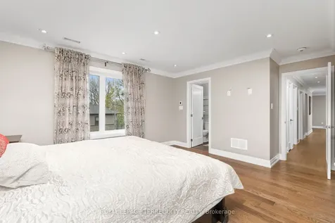 582 Hyacinthe Boulevard Mississauga ON L5A 2C3