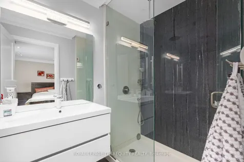582 Hyacinthe Boulevard Mississauga ON L5A 2C3