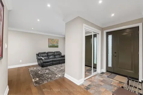 582 Hyacinthe Boulevard Mississauga ON L5A 2C3