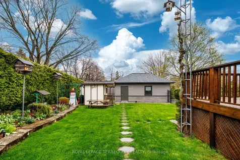 582 Hyacinthe Boulevard Mississauga ON L5A 2C3