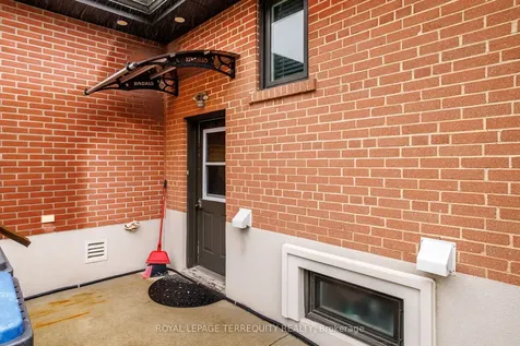 582 Hyacinthe Boulevard Mississauga ON L5A 2C3