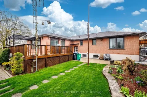 582 Hyacinthe Boulevard Mississauga ON L5A 2C3