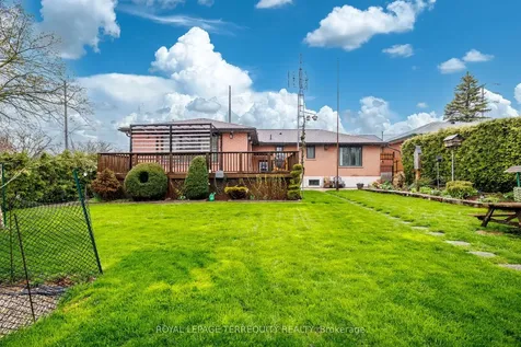 582 Hyacinthe Boulevard Mississauga ON L5A 2C3
