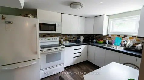 582 Hyacinthe Boulevard Mississauga ON L5A 2C3