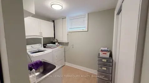 582 Hyacinthe Boulevard Mississauga ON L5A 2C3
