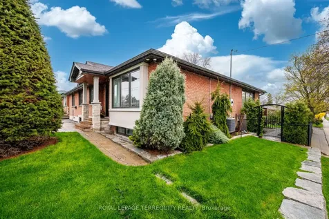 582 Hyacinthe Boulevard Mississauga ON L5A 2C3