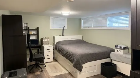 582 Hyacinthe Boulevard Mississauga ON L5A 2C3