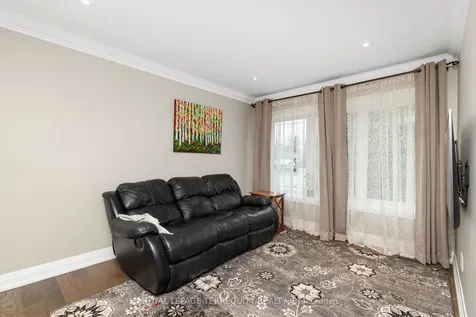 582 Hyacinthe Boulevard Mississauga ON L5A 2C3