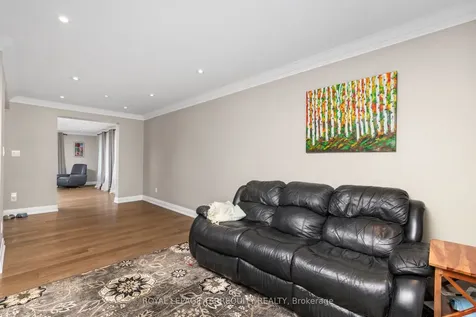 582 Hyacinthe Boulevard Mississauga ON L5A 2C3