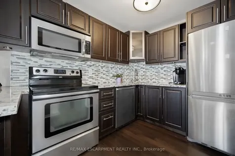145 Hillcrest Avenue Mississauga ON L5B 4B1