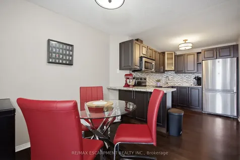 145 Hillcrest Avenue Mississauga ON L5B 4B1