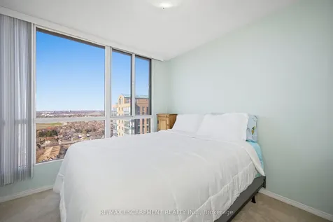 145 Hillcrest Avenue Mississauga ON L5B 4B1