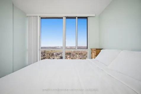 145 Hillcrest Avenue Mississauga ON L5B 4B1