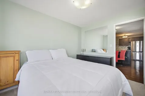 145 Hillcrest Avenue Mississauga ON L5B 4B1