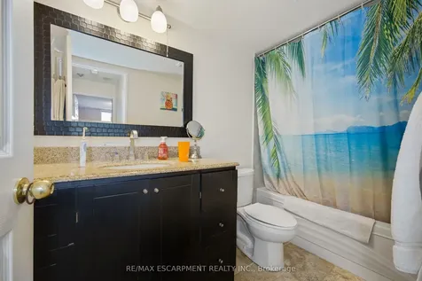 145 Hillcrest Avenue Mississauga ON L5B 4B1