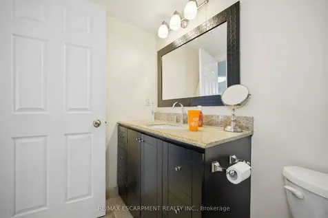 145 Hillcrest Avenue Mississauga ON L5B 4B1