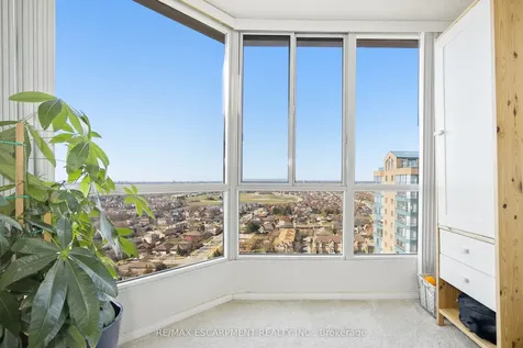 145 Hillcrest Avenue Mississauga ON L5B 4B1