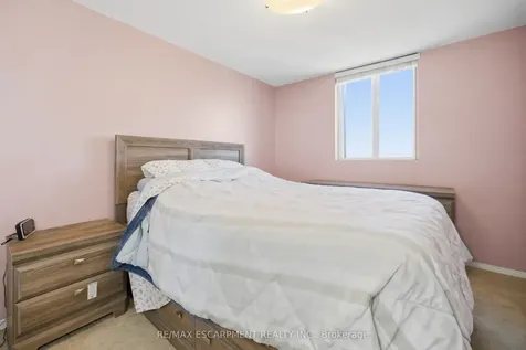 145 Hillcrest Avenue Mississauga ON L5B 4B1