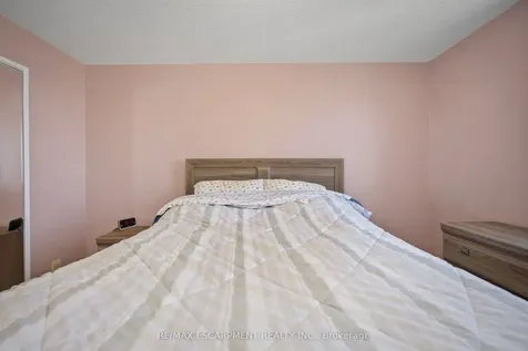 145 Hillcrest Avenue Mississauga ON L5B 4B1