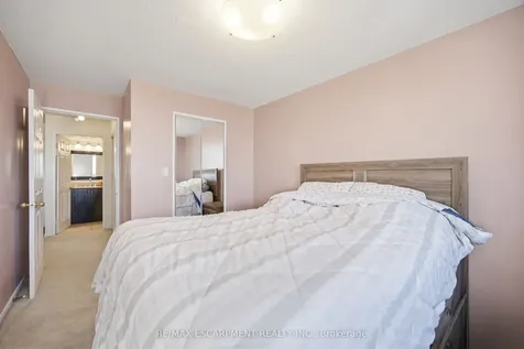 145 Hillcrest Avenue Mississauga ON L5B 4B1